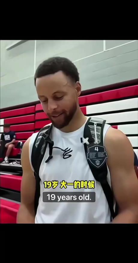 美國(guó)男籃問(wèn)答：第一次扣籃時(shí)幾歲？濃眉：詹姆斯兩歲扣籃！