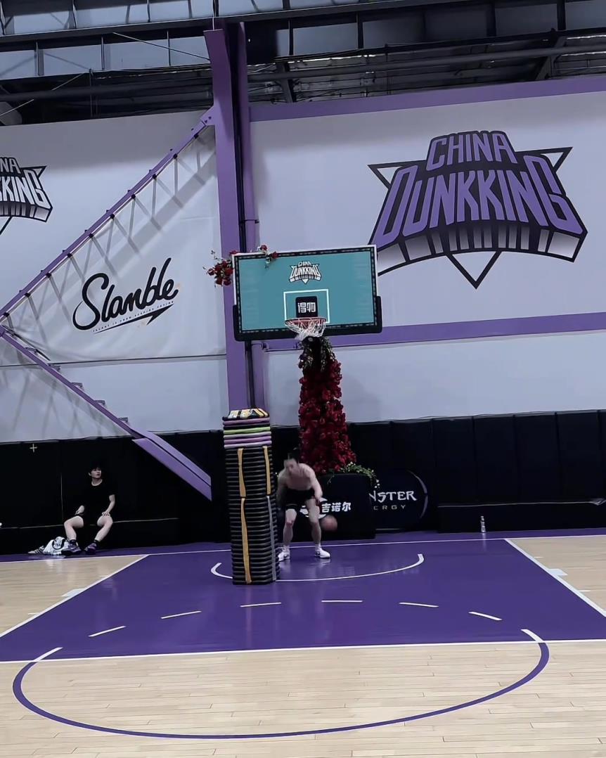 兄弟，這個摸高如何？