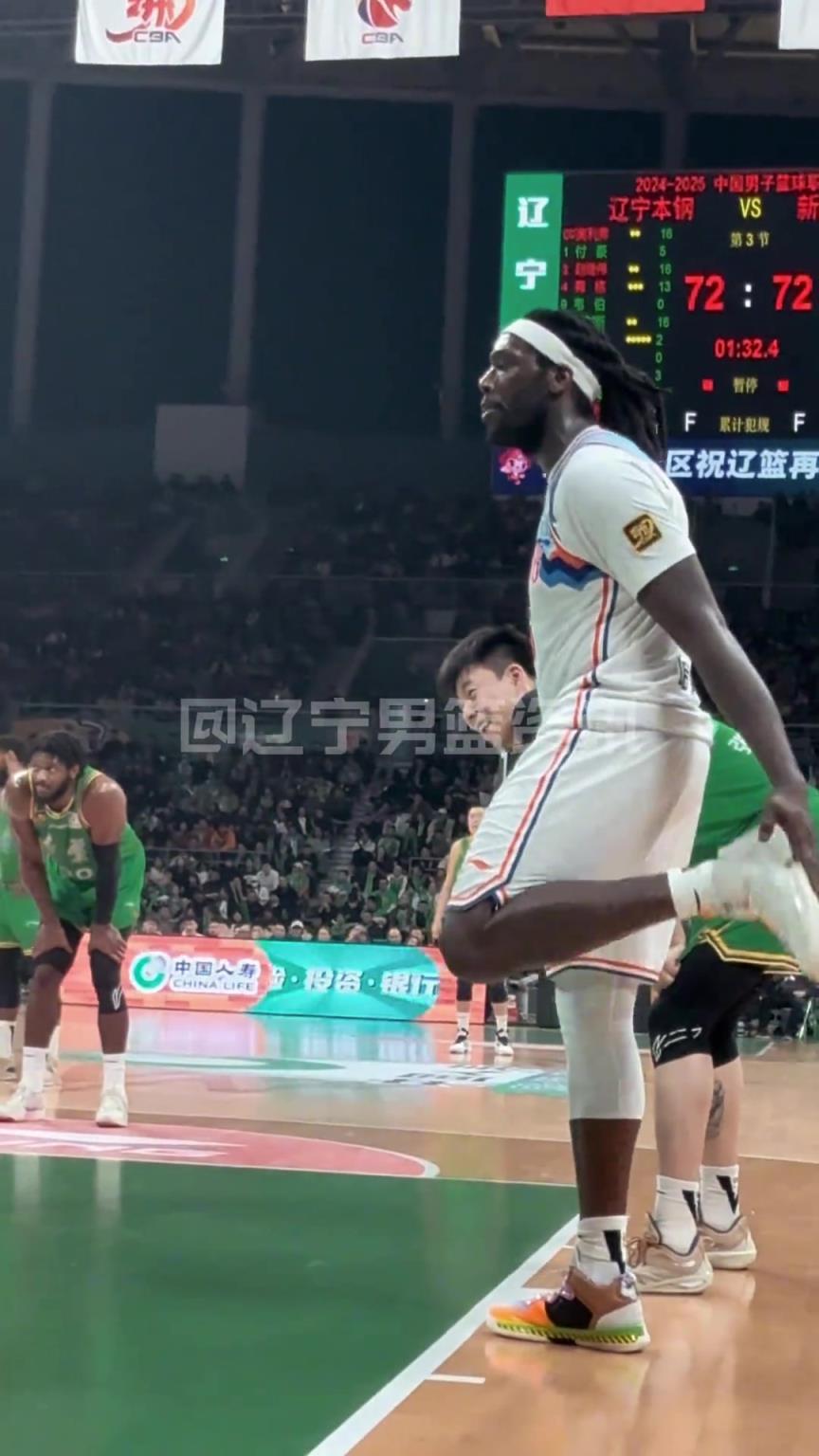 哈雷爾狂噴奧利弗：我會在澳洲干你小子！裁判吹T送他離場