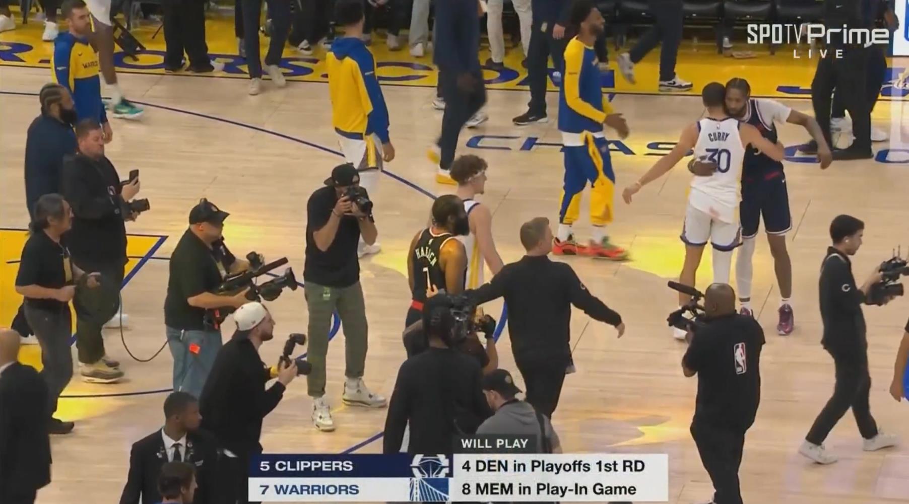 加時賽12分無解表現(xiàn)率隊獲勝！哈登賽后臉上笑容藏不住呀