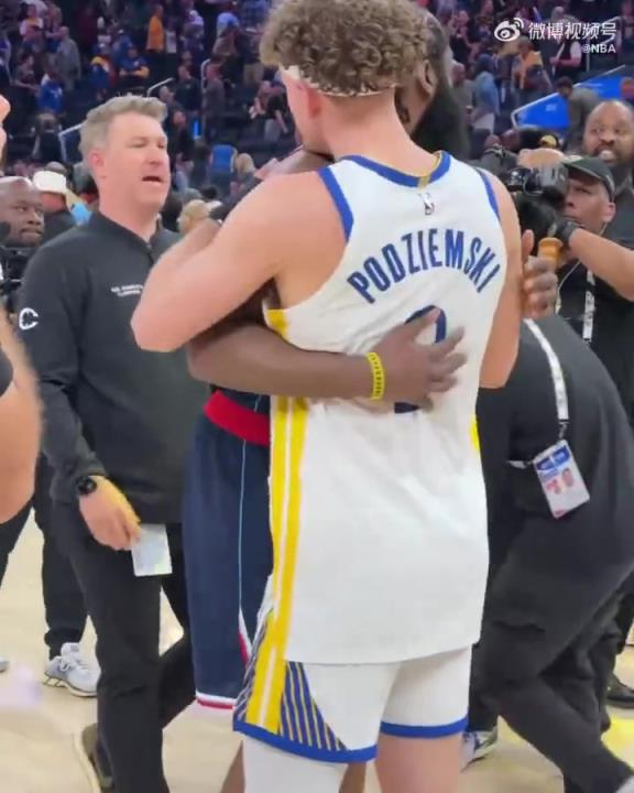 能打破附加賽不勝魔咒嗎？庫里賽后和哈登&小卡紛紛擁抱