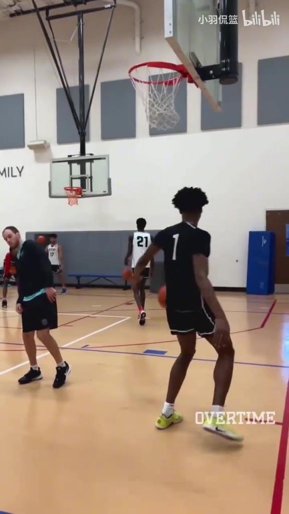 地表最強(qiáng)身體素質(zhì)？阿門(mén)扣籃簡(jiǎn)直就像直升機(jī)起飛一樣！