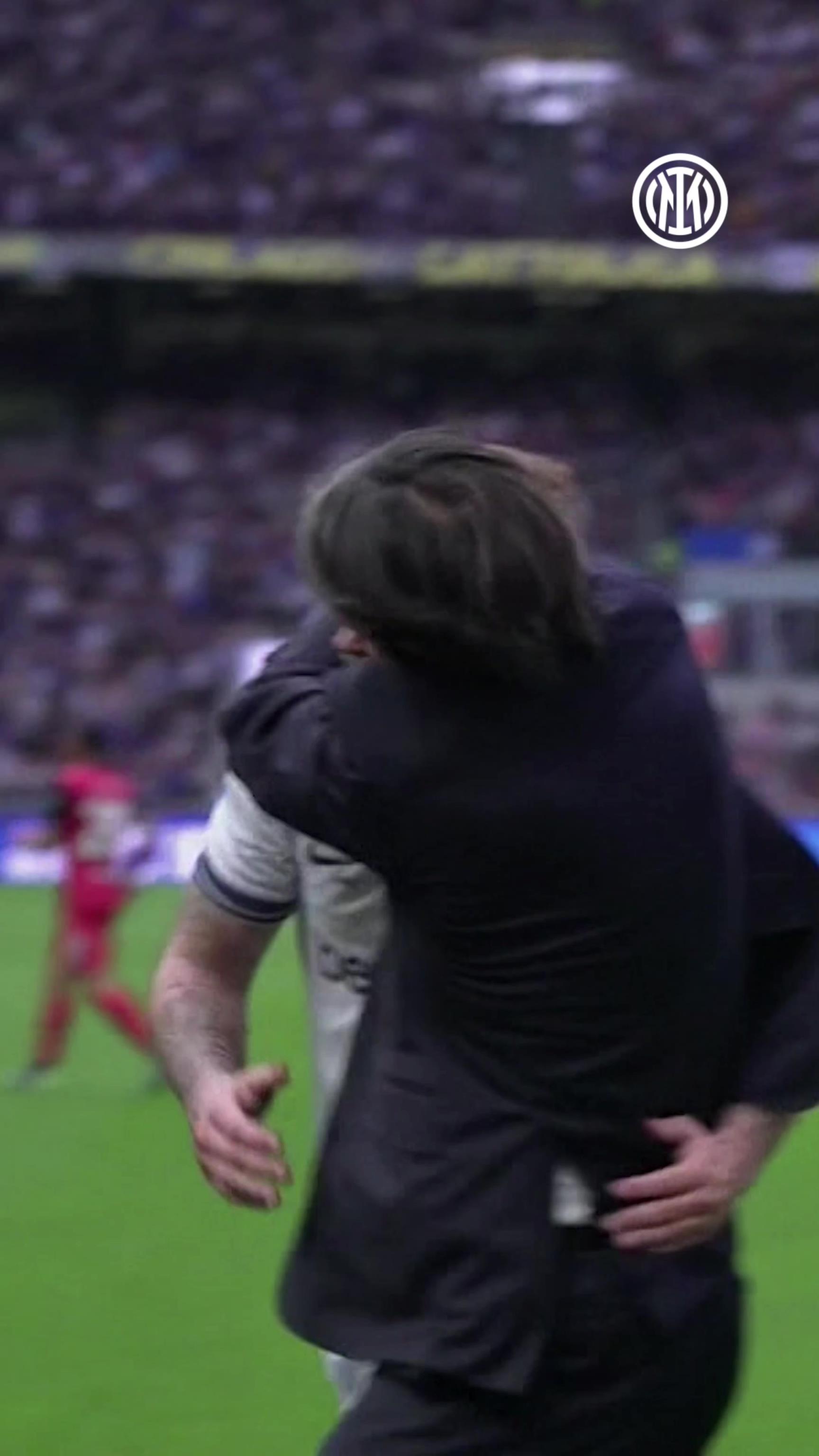 太銷魂，網(wǎng)友：阿瑙托維奇這腳傳球的確值得小因又摟又親