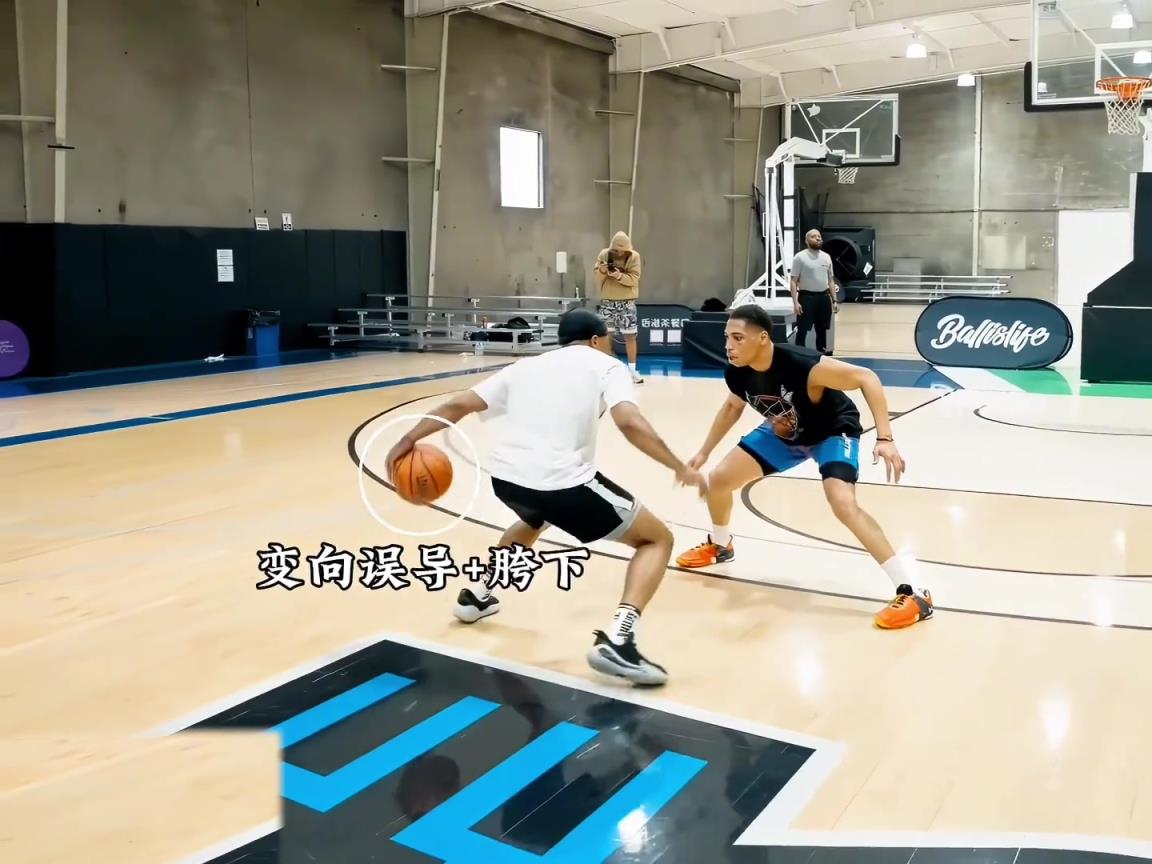 “實戰(zhàn)中的節(jié)奏過人動作鑒賞，連續(xù)胯下變向舞蹈銜接頓拜突破”