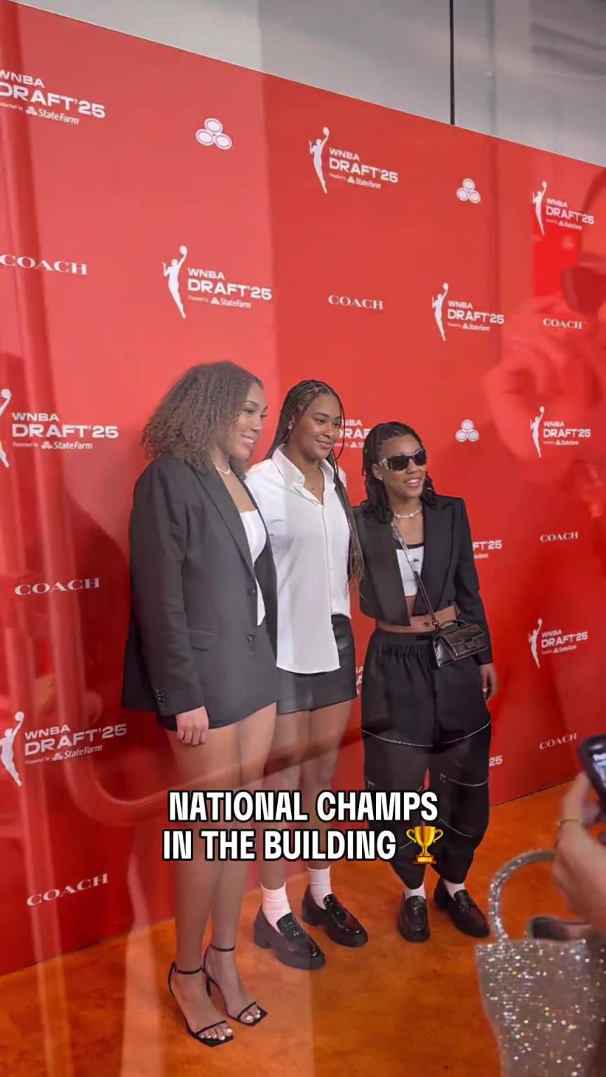 吧友們有喜歡的嗎？WNBA選秀大會上，到處都有靚麗的風景線