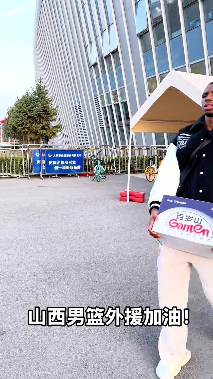 不是！你們山西外援合同還包括搬水的？